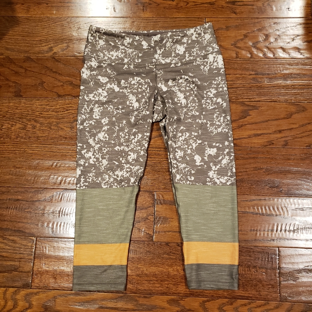 PrAna Pillar Workout Capri Moisture Wick Leggings - Size M